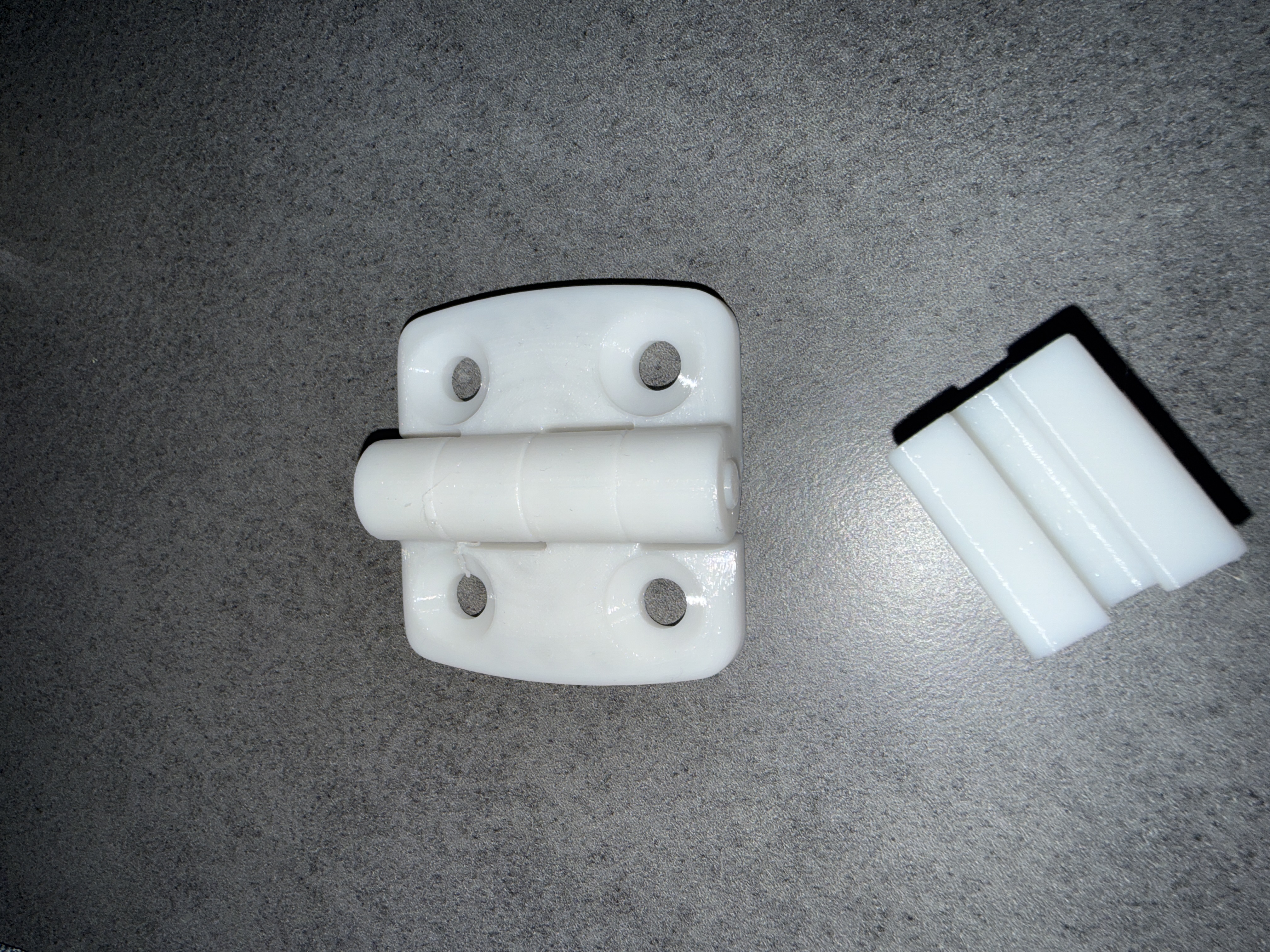 Nachgebautes Scharnier aus dem 3D-Druck